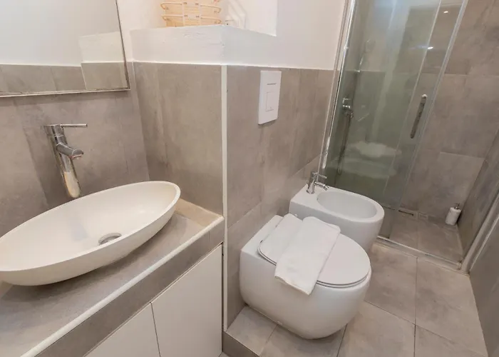 M1 M2 A Short Walk From The Subway 米兰