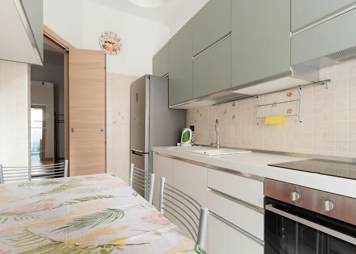 Guesthost - De Angeli Elegant Apartment Mailand