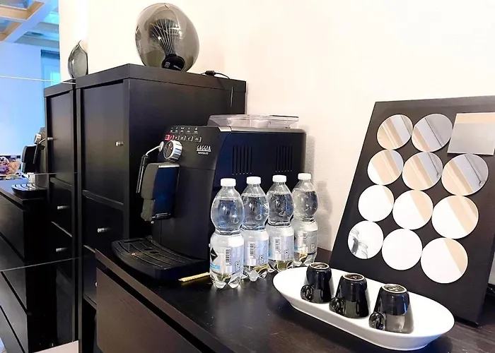 2-level Designer Loft In Isola District