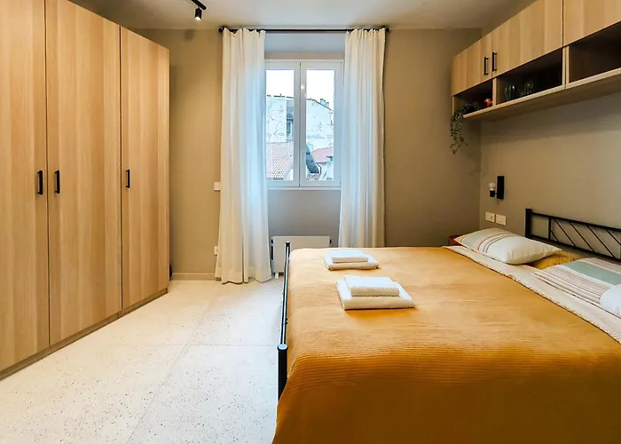 Apartment Drops & Dots In The Key Area Of *