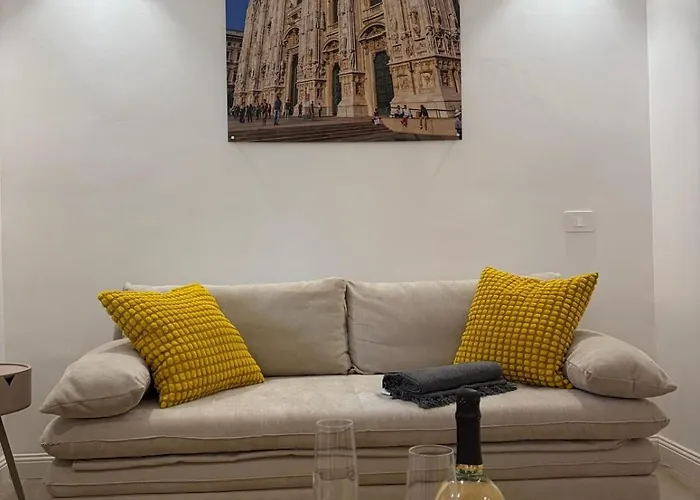 Premium Duomo Metro1, Comolake Trains11 Milano