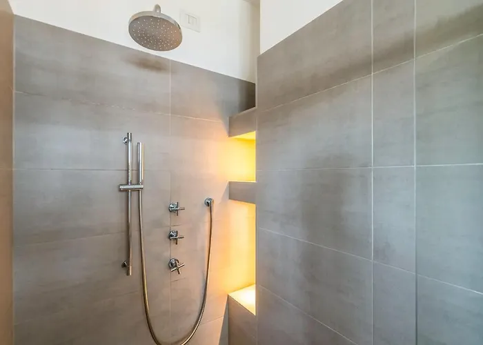 Luminoso E Ristrutturato Con Doppio Balcone E Wifi Milano