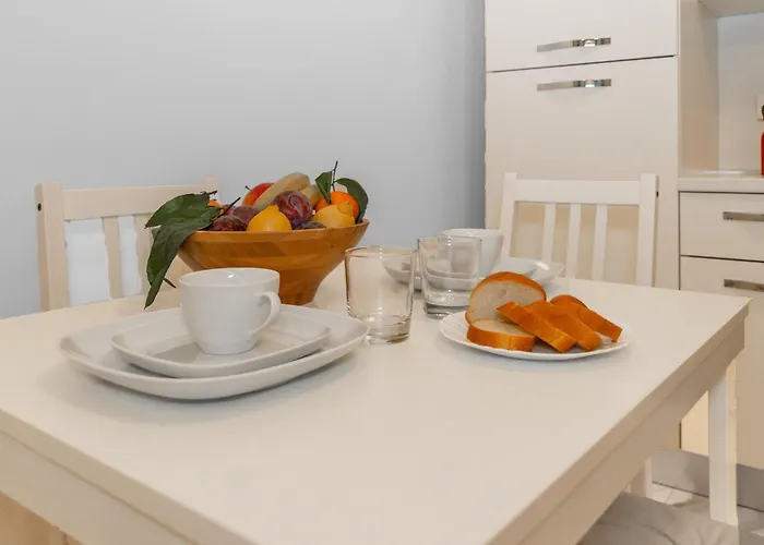 Bright '44' Cosy And Apartament