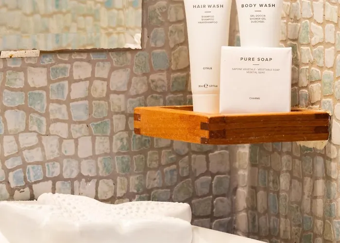 I-host - Unique Two-level In * Milano