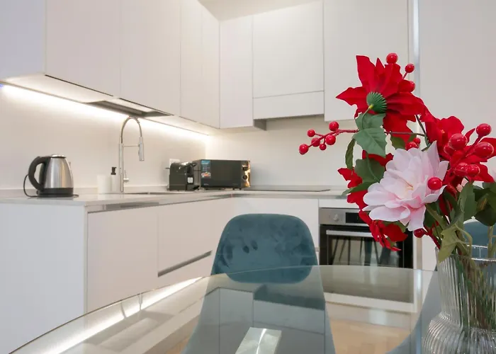 I-host - Bright 1br With Balcony In *