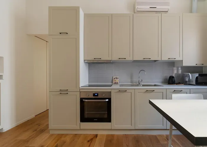 Apartment Guesthost - M5 Isola Cozy *