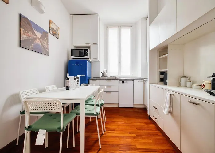 Elegant - Lorenteggio Apartment *