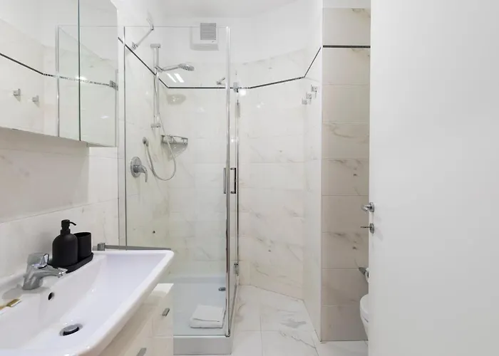 Stylish Flat In Nolo District By Metro Rovereto מילאנו