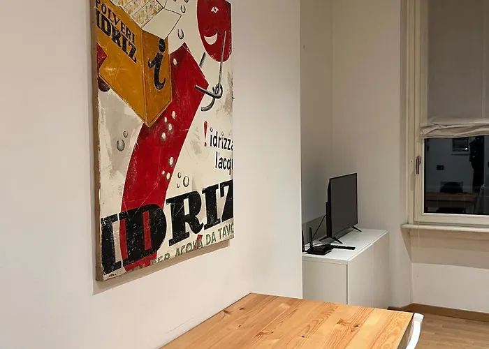 Casabella Design With Balcony Navigli Area Apartment Milan