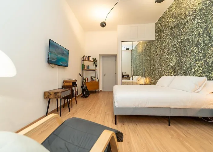 The Artist's Nest - On The Navigli *