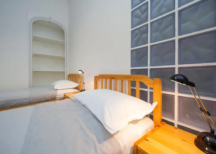 דירה Comfortable And Quiet Near M4 Metro