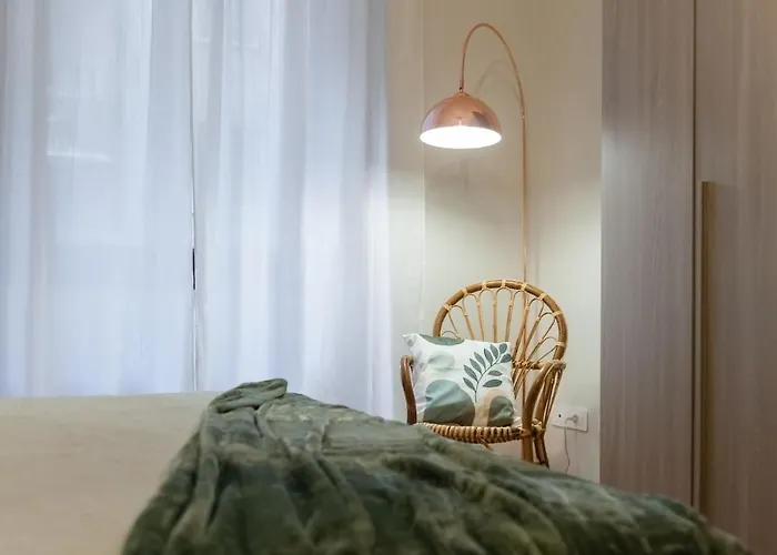 Large Near The Station Mediolan