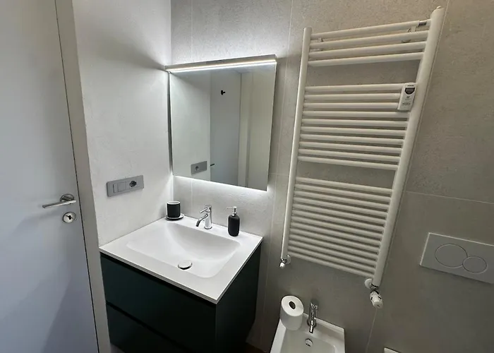 Cassala 45 - Di Design Ristrutturato, 2 Camere, Navigli Apartment *