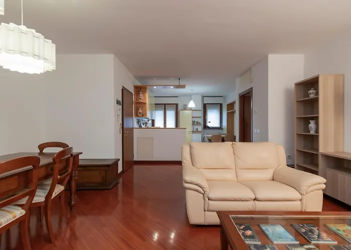 아파트 Metro 4 Spacious And Bright Three-room 밀라노