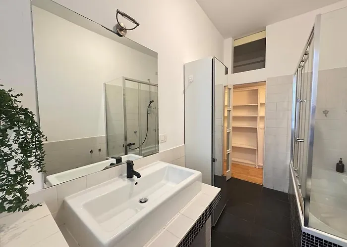 Wood Essence - Authentic Large -city Center Appartement