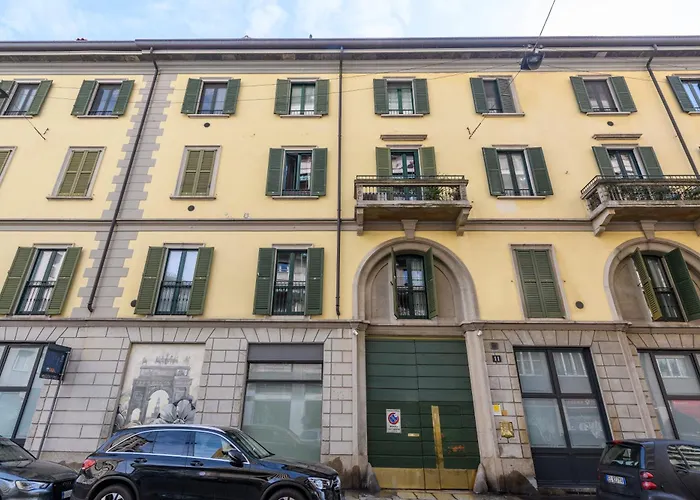 Cesariano, 11 - In Vibrant Via Cesariano Daire