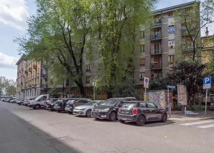 Comfortable Two-room Porta Romana M3 Mailand