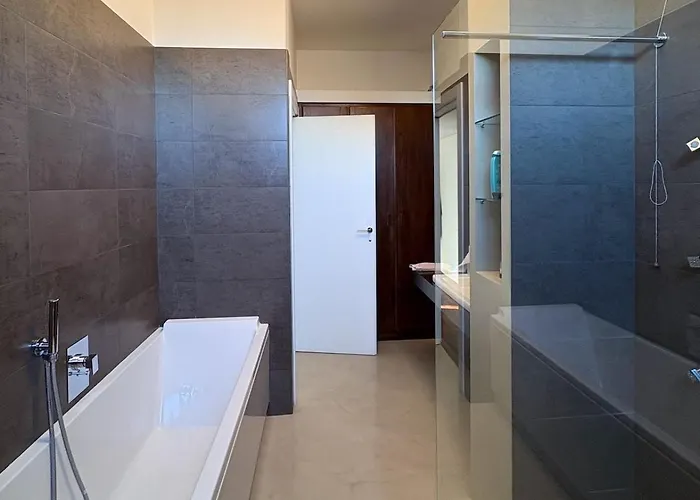 Bright House Between Navigli&parco Solari *