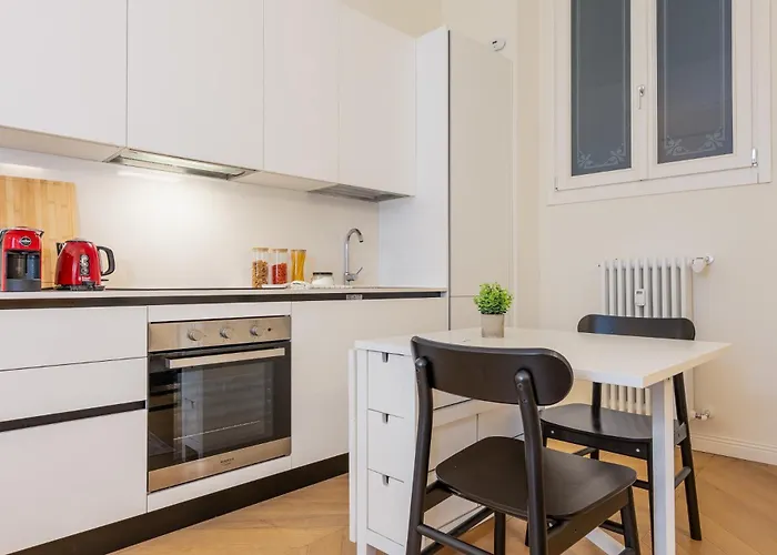 Elegant Duplex With Modern Design In * Milán