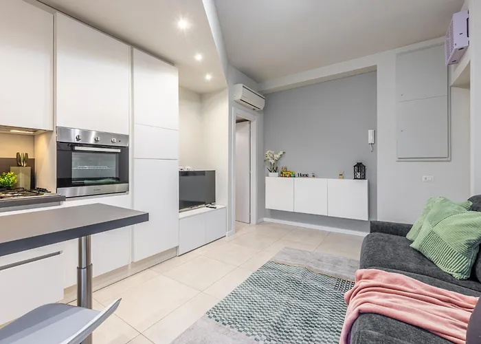 Navigli Bilocale Moderno Con Balcone Sul Giardino Appartement