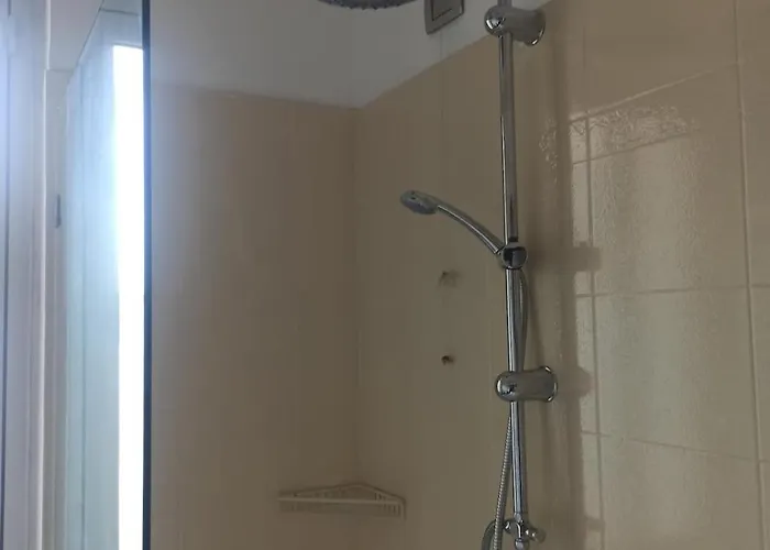 Lejlighed 15 Min From The Cathedral, Spacious, Bright, Elevator, Wi-fi