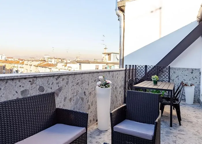 Luxury Elegant Penthouse 3 Bedrooms, 2 Bathrooms