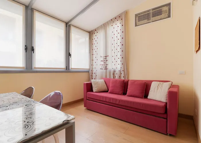 Duomo - San Babila - Elegante Trilocale Con Balcone