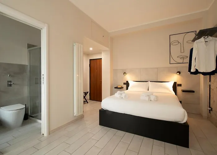 Apartament Monolocale X 2 Con Balcone E Cucina - Famagosta Mediolan