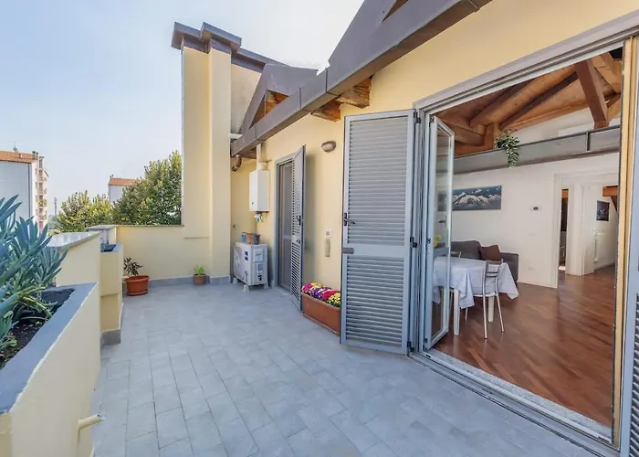 公寓 Homey Grandeur - Spacious With Terrace & Wi-fi 米兰