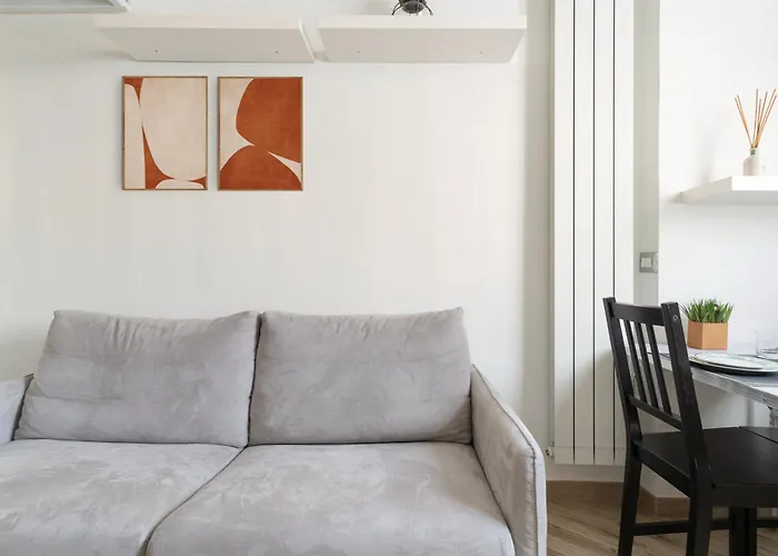 Youth Bovisa Politecnico - Tram 2 To Areas מילאנו