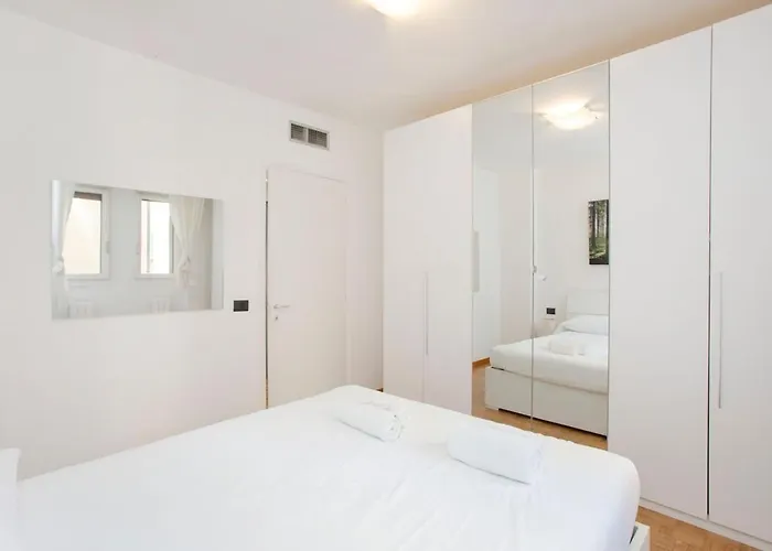 Light Blue Home-sempione Park-metro M2-brera *