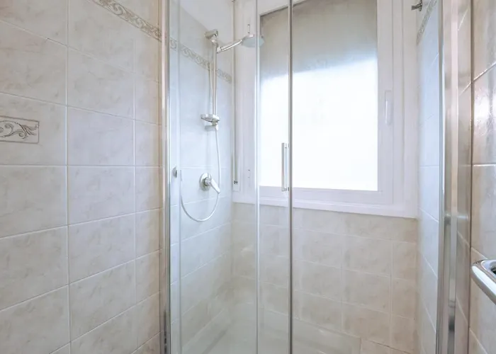 Parking, 2 Min To Metro, 8 Min To Rho Fair Apartment