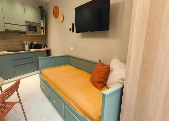 Drops & Dots In The Key Area Of شقة ميلان