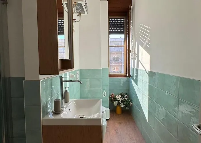 Modern And Bright Two-room Above The M3 Metro Апартаменты Милан