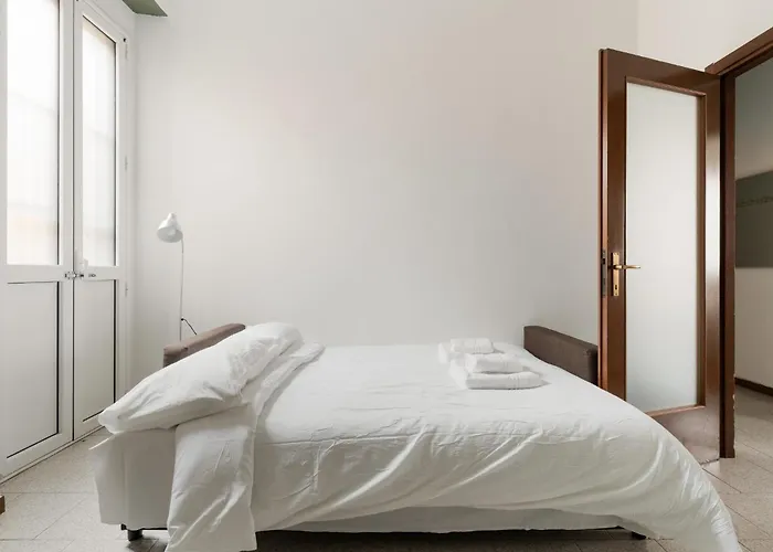 Guesthost - Morazzone Bright And Cozy Design Flat *