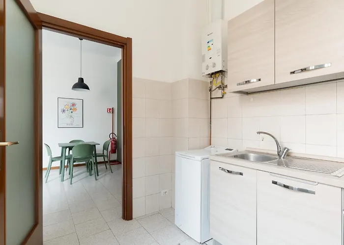 Guesthost - Morazzone Bright And Cozy Design Flat * Milan