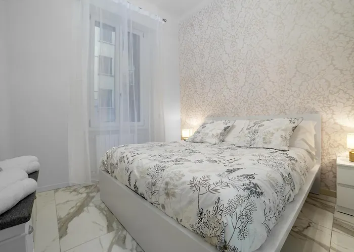 Bright '44' Cosy And *