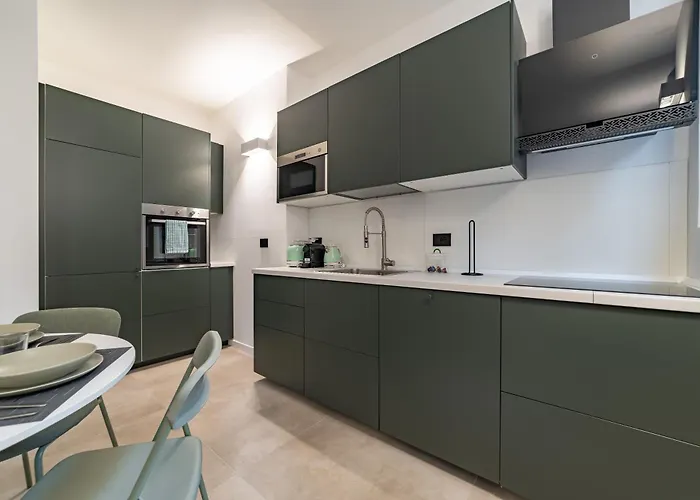9 Min Walk From Porta Nuova, Design And Elegance Apartment