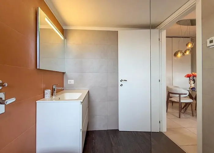 Metro 8 Min Cozy With Balcony *