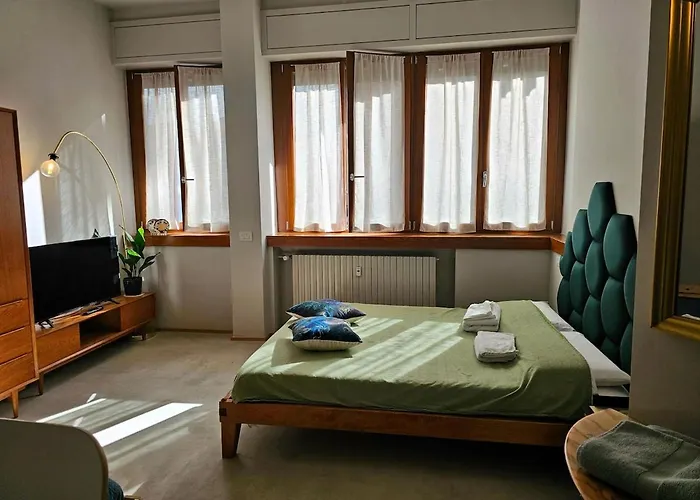 Modern Loft A Few Stops From The Center