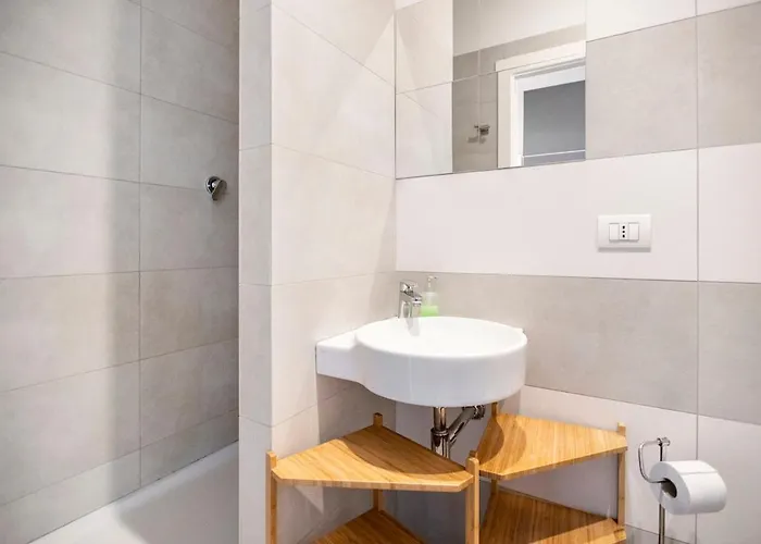 Appartamento Lovely Very Near Zara Metro Station M3m5 *