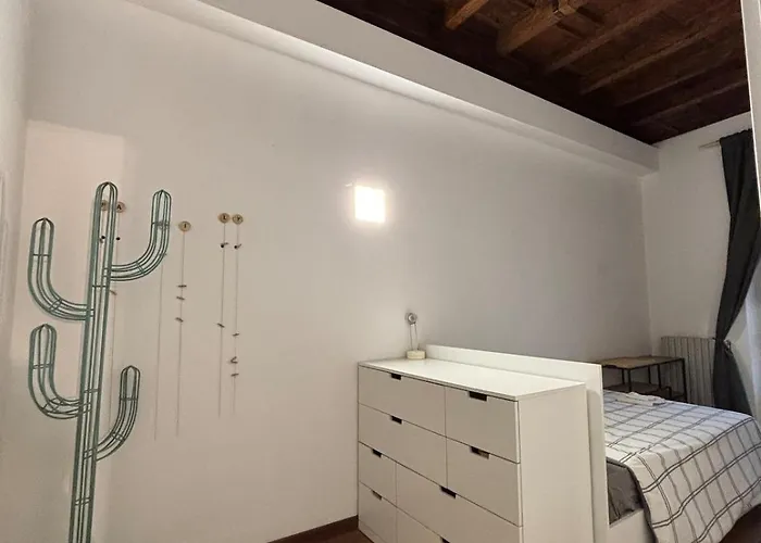 Milan's Secret Courtyard - Historic Center Apartment *