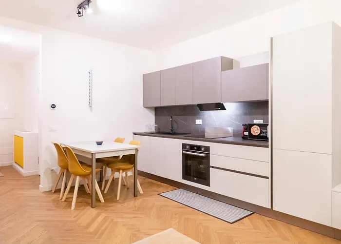 Easylife - - San Gregorio 3 F - P Venezia *