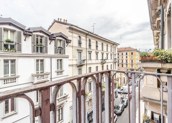 Elegant Center Flat 5 Guests - M1 Metro - Fast Wi-fi - Ac & Balcony * Milán