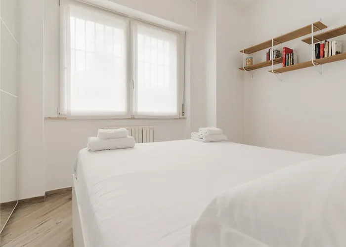 Guesthost - Lovely Flat Near Frattini M4 Апартаменты Милан