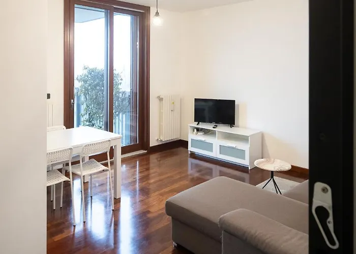 Sky Garden - Private Garage *