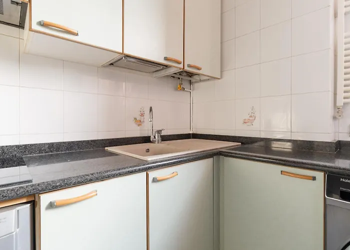 Guesthost - Cozy Near San Siro Апартаменты *