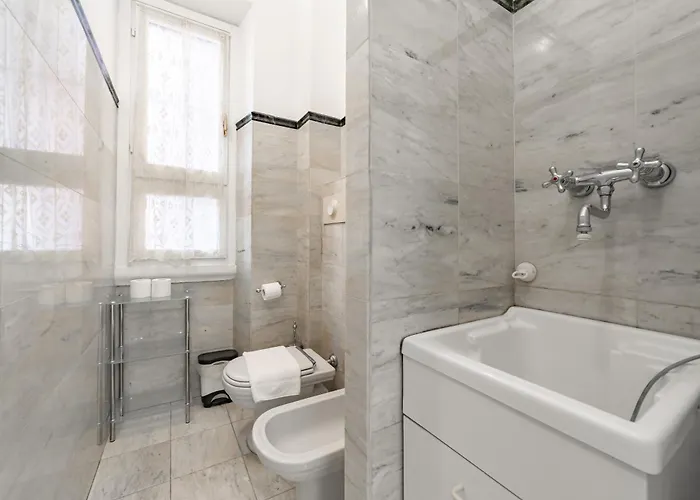 4 Min From Porta Genova Station With Whirlpool Apartman