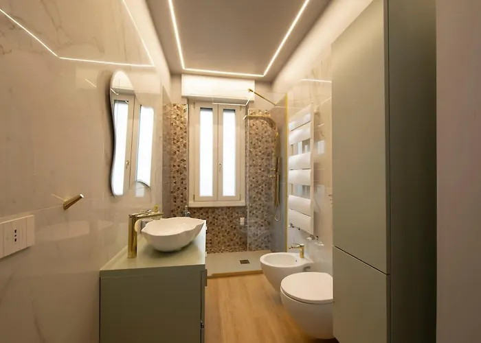 Stylish With Private Terrace & 2 Baths Milan