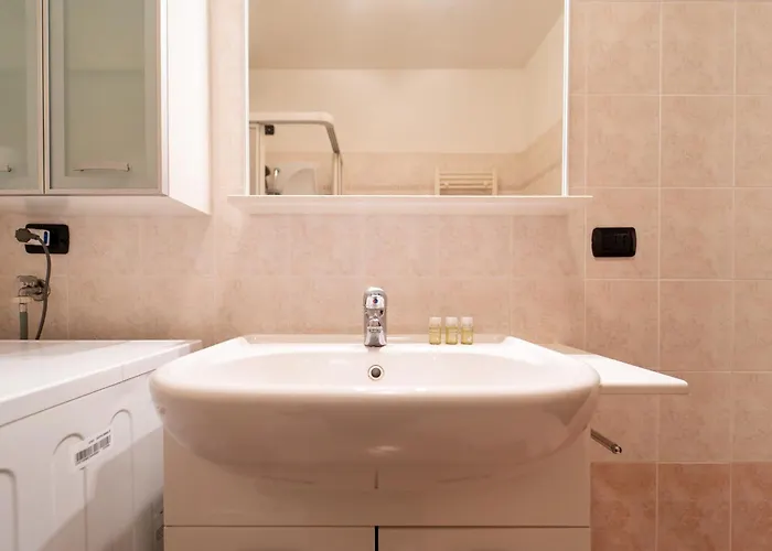 Moderno Con Garage, Wi-fi, Aria Condizionata E Terrazzo アパート ミラノ